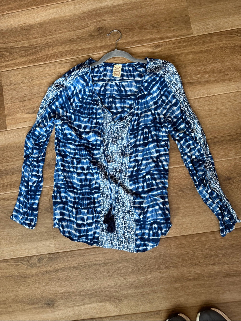 Faded Glory Blue Tie-Dye V-Neck Blouse with Tassel Placket